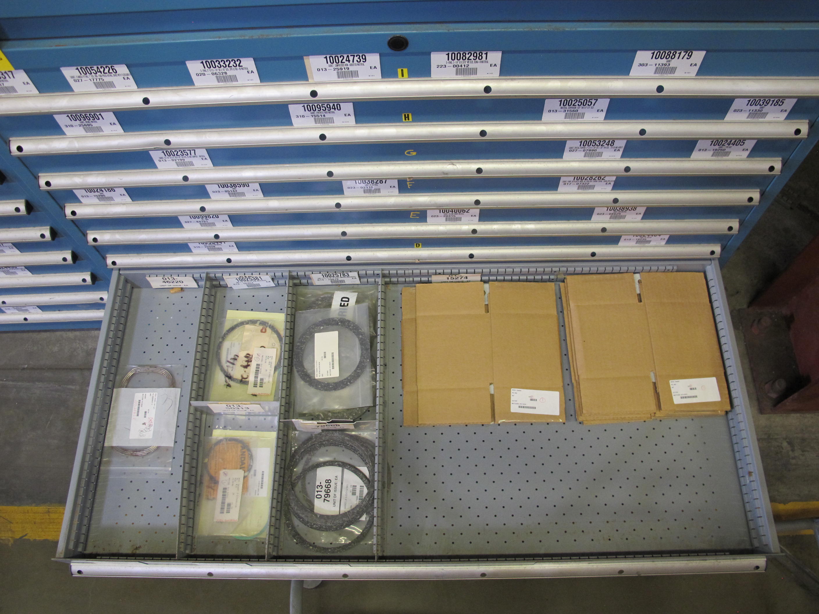 LISTA HEAVY DUTY 9-DRAWER PARTS CABINET W/ CONTENTS (W-50) LOADING & HANDLING FEE $25-